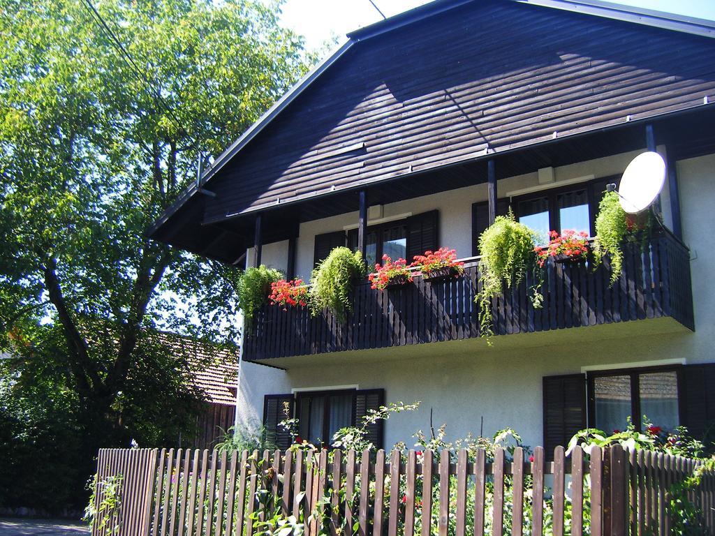 Guest House Kmetija Dane Exterior foto